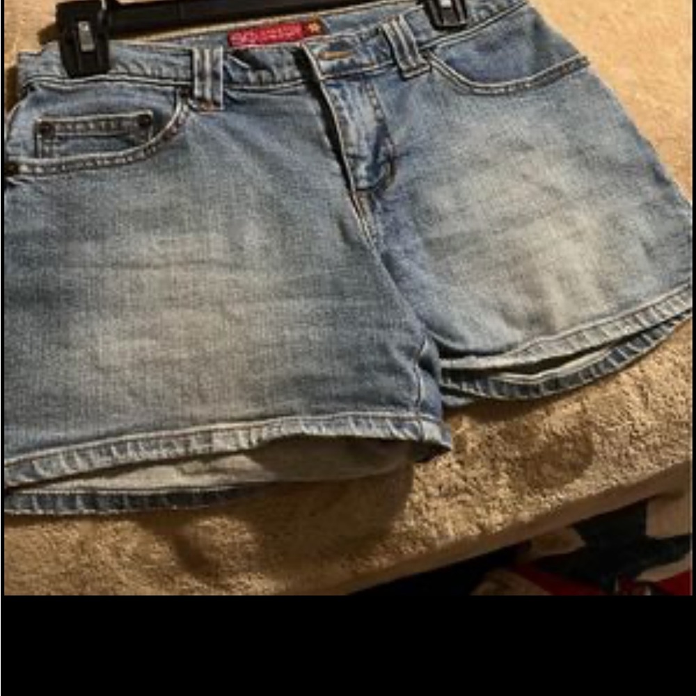 So…so Real So Right Stretch Women’s jean shorts size 5